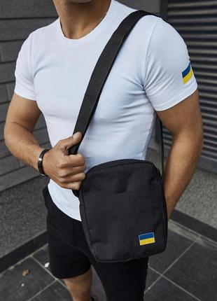 Мужской летний комплект: футболка белая с флагом на плече + шорты трикотаж черные  + барсетка черная ua
