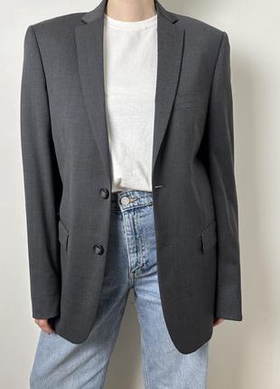 Серый классический пиджак оверсайз