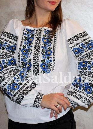 Женская вышиванка с цветами