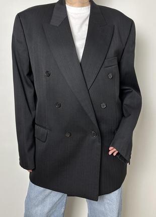 Двобортний сірий піджак з широкими лацканами оверсайз з чоловічого плеча