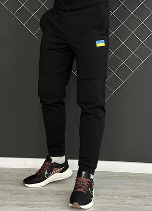 Чоловічі спортивні штани у чорному кольорі  з прапором  україни ||