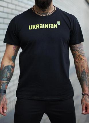 Чоловіча футболка i'm ukrainian у чорному кольорі | бавовняна патріотична чоловіча футболка