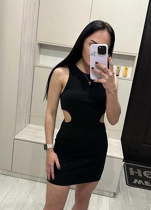 Чудова сукня zara в кольорах