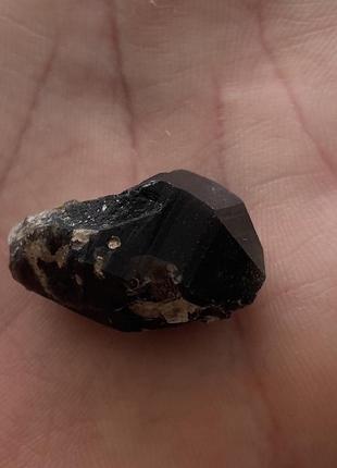 Раух-топаз камень 26*15*12  мм. натуральный раух-топаз