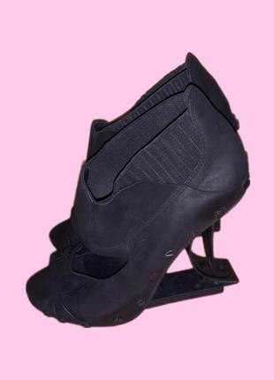 Уникальные туфли с изогнутым металлическим каблуком 40 размер allsaints