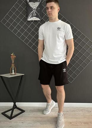 Мужской летний комплект adidas : черные шорты + белая футболка