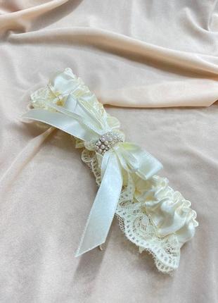 Подвязка на ногу невесты