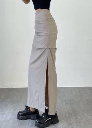 Длинная юбка с разрезом