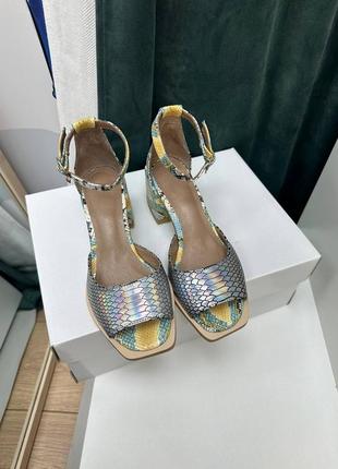 Эксклюзивные босоножки из итальянской кожи и замши женские на каблуке3 фото