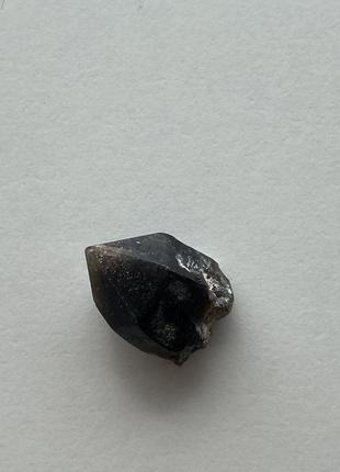 Раух-топаз камень 24*10*8  мм. натуральный раух-топаз