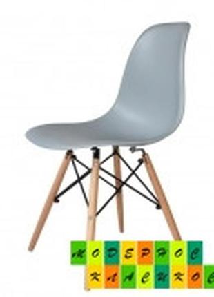 Пластиковий стілець з дерев'яними ніжками в сучасному стилі тауер вуд сірий