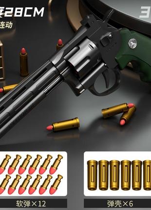Іграшковий пластиковий револьвер стріляє пластиковими кулями з гільзою що відокремлюється.