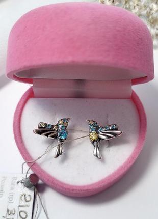Серебряные сережки гвоздики на закрутках колибри с желто голубыми камнями черненное серебро 925 пробы 2100
