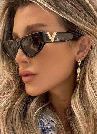 Крутые солнцезащитные очки valentino  lux