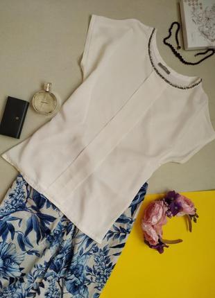 Белая блуза с бисером