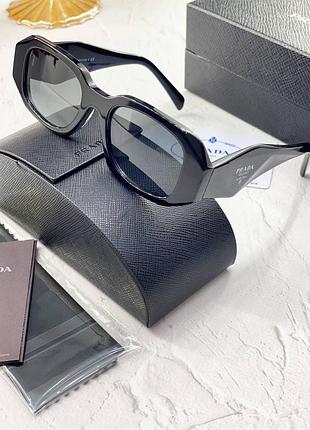 Круті сонцезахисні окуляри prada