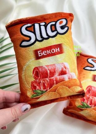 Іграшка для собаки з пищалкою і шелестом у вигляді упаковки чіпсів slice з беконом