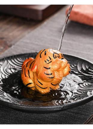 Чайная игрушка красный тигрёнок меняющая цвет от горячей воды