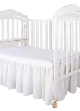 Біла спідниця для дитячого ліжечка з оборками від пилу