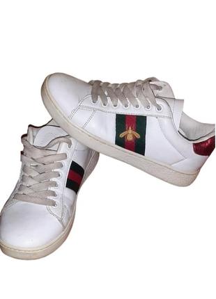 Продам оригинальные брендовые кроссовки gucci,из натуральной кожи 36 размер 22.5 см стелька.без дефектов