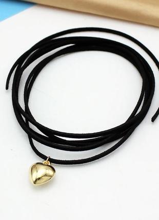 Новый чокер-сердце, сердечко золотистого цвета с черным шнурком1 фото