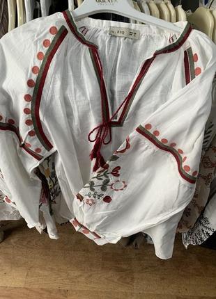Новое платье вышиванка белое с бордовыми цветками народное украинское