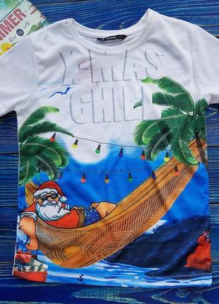 Стильна футболка для хлопчика з сантою на 6-7 років george