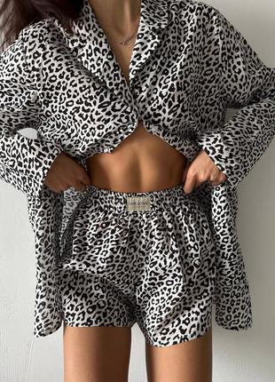 Костюм в животный принт рубашка и шорты леопард черно белый для прогулок по дому пижама