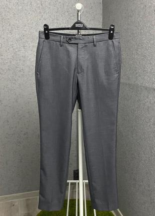 Серые брюки от бренда cedarwood state