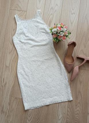 Коротка біла гіпюрова сукня