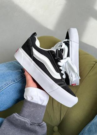 Крутезні жіночі кеди на платформі vans knu skool platform black white чорно-білі