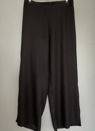 Черные широкие брюки брюки с прорезями