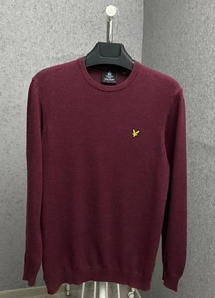 Бордовый свитер от бренда lyle&scott