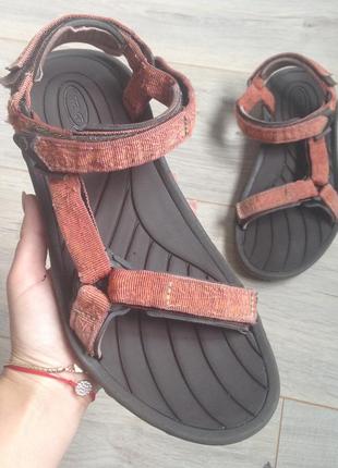 Треккинговые сандалии teva р. 40