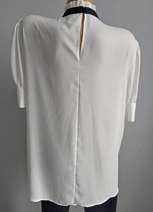Шифонова блуза з брошкою.3 фото