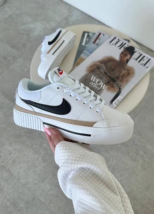 Трендові жіночі кросівки nike court legacy white hemp білі