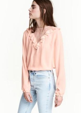 Блуза h&amp;m нежно розовая персиковая с рюшей с кружевом с длинными рукавами женская вискозная