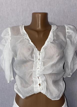 Молодежная белая прозрачная блуза топ