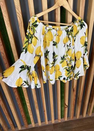 Лимонний 🍋 принт блуза з відкритими плечима і рюшою на рукаві stella morgan