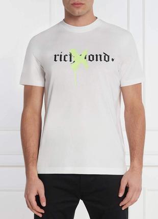 Чоловіча футболка  richmond "x" білого кольору.