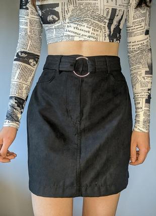 Базовая классическая короткая черная замшевая мини юбка с поясом ремнем