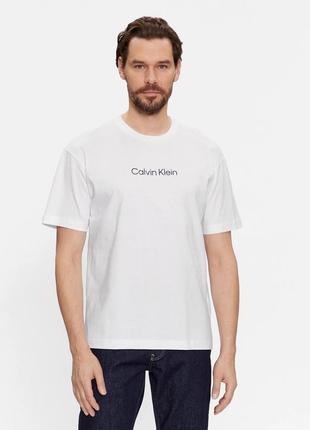 Мужская футболка calvin klein regular fit белый