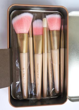 Набор 7 кистей для макияжа в металлической коробочке