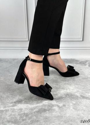 Черные туфли с бантом