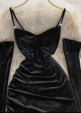 Платье велюр с открытыми плечами+ съемные рукава черный tra