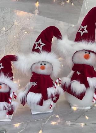 Інтер'єрна фігурка новорічна сніговик у красном калпаке 32 см