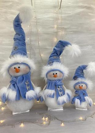 Інтер'єрна фігурка новорічна сніговик у голубом калпаке 27 см