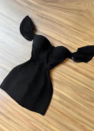 Сучасне плаття з чашками в довжині міні чорний