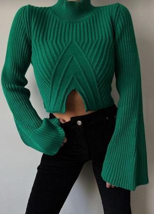 Укороченый свитер с розклешонными рукавами зеленый tra