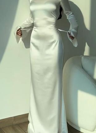 Шелковое платье макси со шнуровкой на спине расклешенные рукава молоко tra